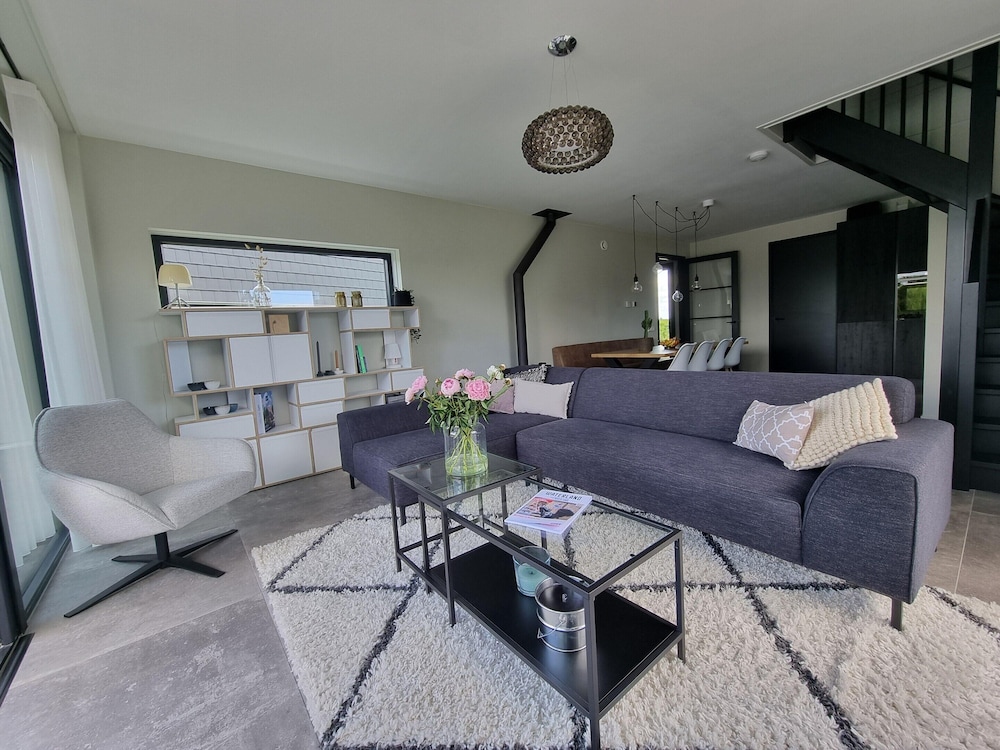Luxurious detached water villa with jetty — 4-Star Luxury Hotel in Balk, Netherlands