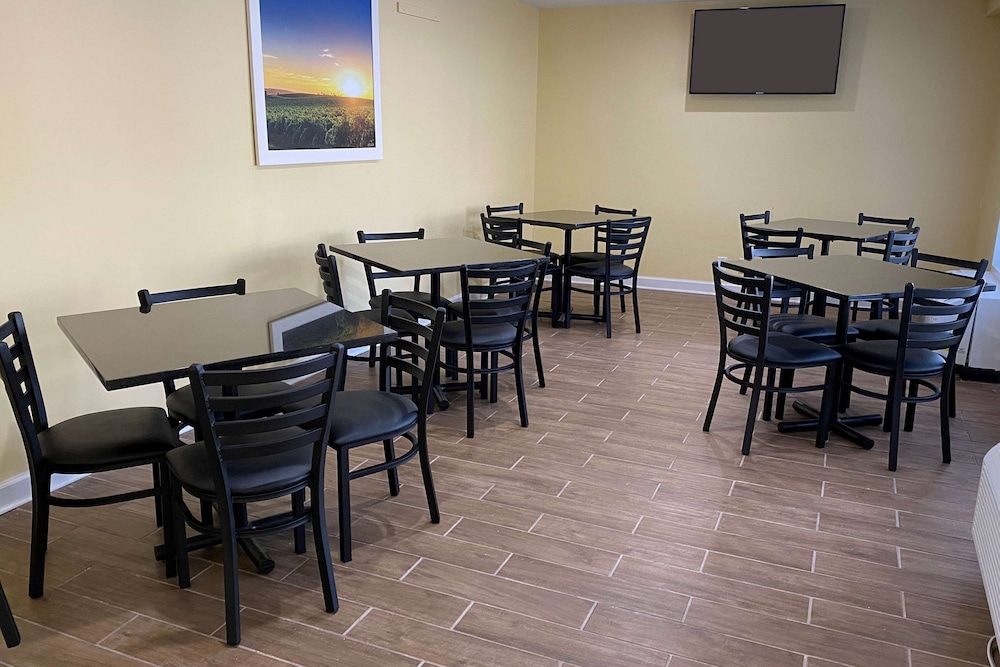 Days Inn by Wyndham Atlanta Southlake Morrow - photo 24