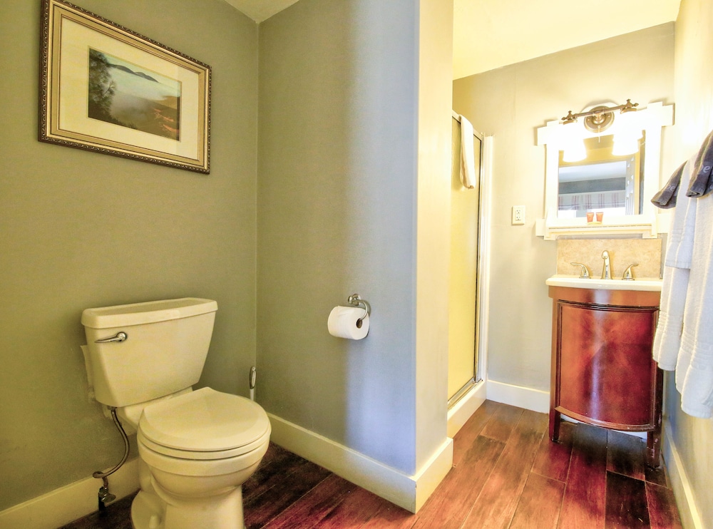 Hotel Charlotte - photo 33