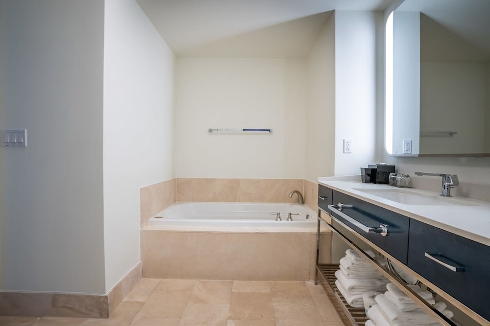 Fontainebleau Miami Beach Private Luxury Suites - photo 376