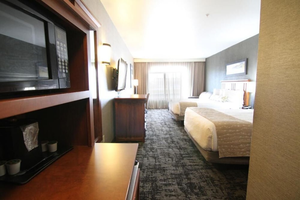 Casper C'mon Inn Hotel & Suites - photo 13