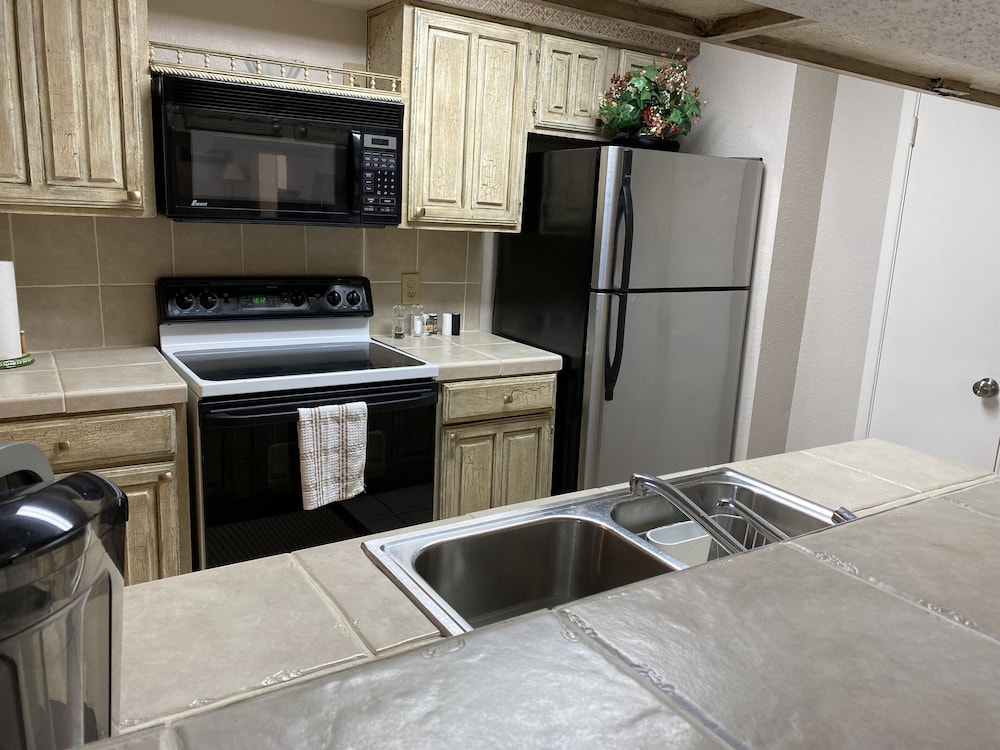 Houston Med Center NRG Area 2B 2B All Inclusive - photo 8
