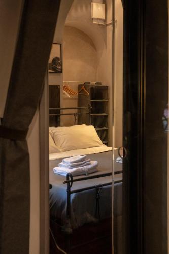Domus Ciancaleoni Colosseum Rione Monti — 4-Star Luxury Hotel in Rome, Italy