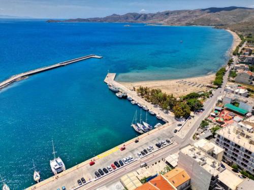 Zoe's Villa Modern Karystos Apartments by the Port & Beach — 4-Star Luxury Hotel in Karystos, Greece