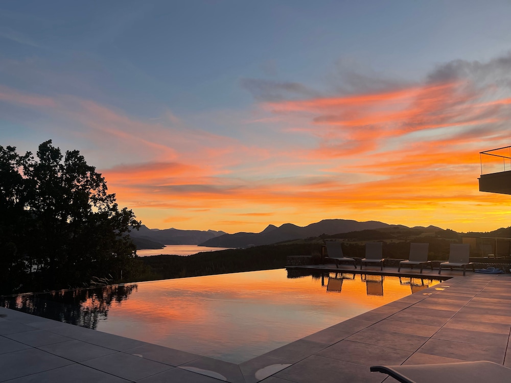 Les Restanques du Lac — 4-Star Luxury Hotel in La Chapelle-Saint-Luc, France