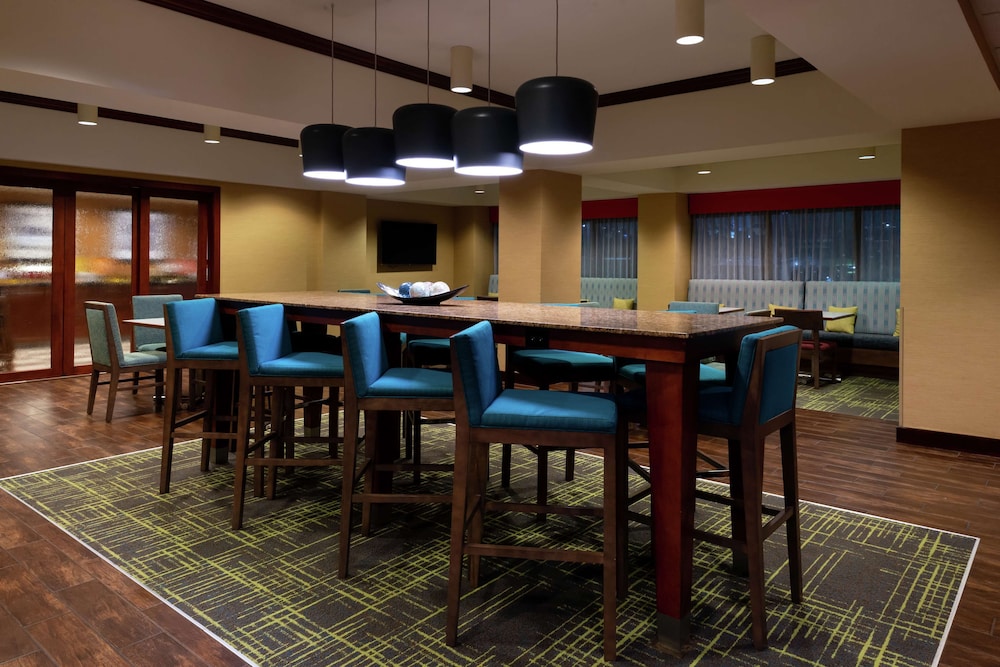 Hampton Inn Greensboro Airport - photo 3