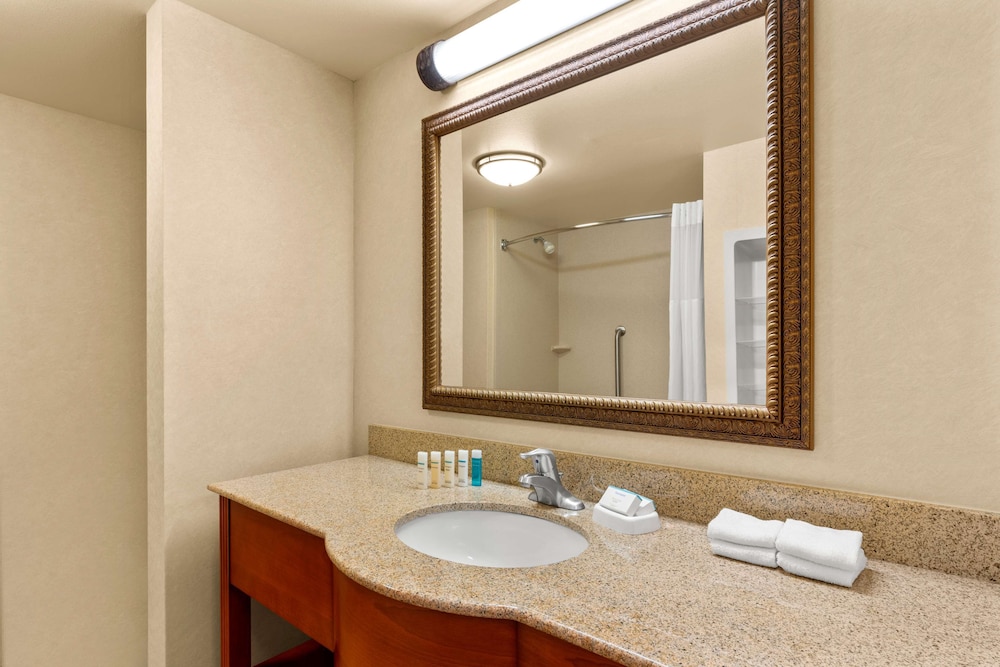 Hampton Inn & Suites Burlington - photo 18