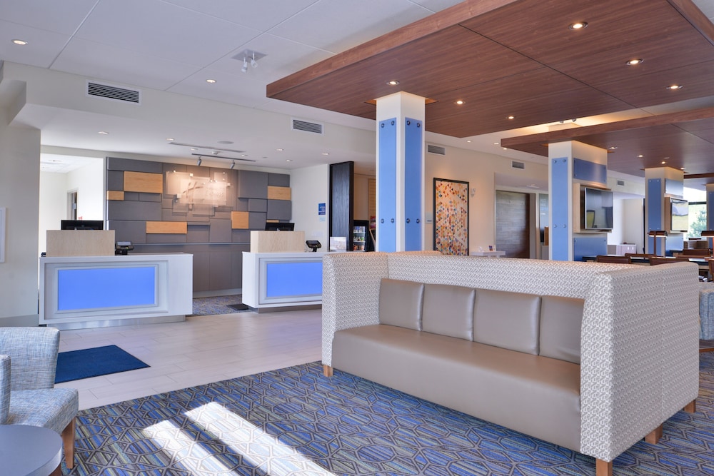 Holiday Inn Express & Suites Olathe West by IHG - photo 41