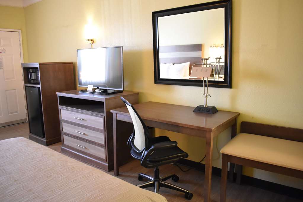 Quality Inn & Suites Gallup I 40 Exit 20 - photo 34
