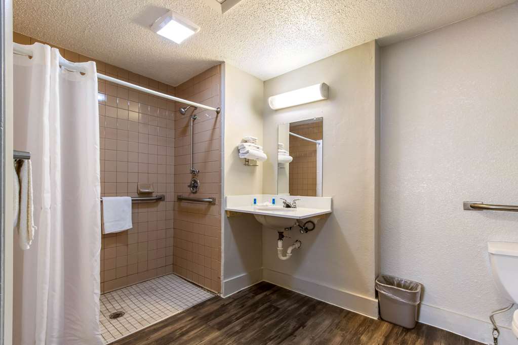 Rodeway Inn Near Hall of Fame - photo 27