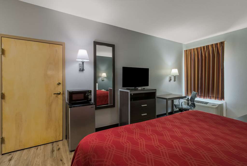 Econo Lodge Inn & Suites Diamondhead - photo 21