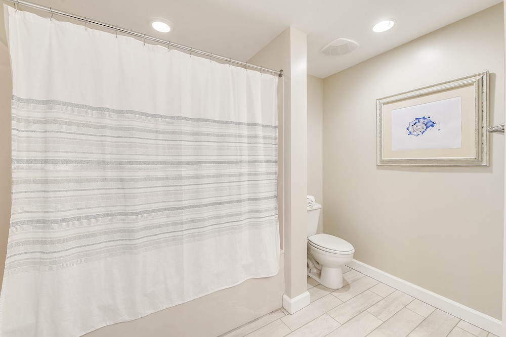 Splash Beach Resort by Book That Condo - photo 92