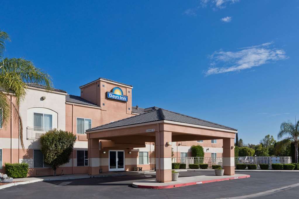 Days Inn by Wyndham Lathrop - photo 2