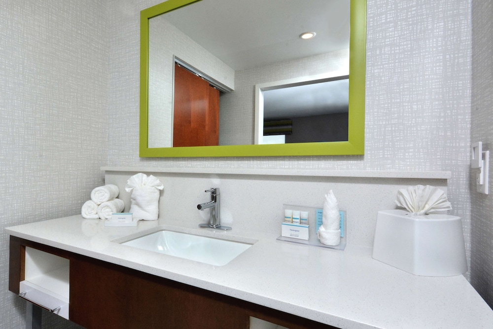 Hampton Inn & Suites by HIlton Charlotte North I 485 - photo 55