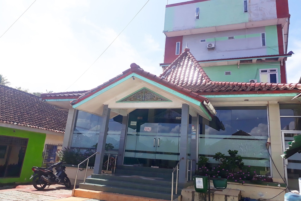 Hotel Krui Syariah — Krui
