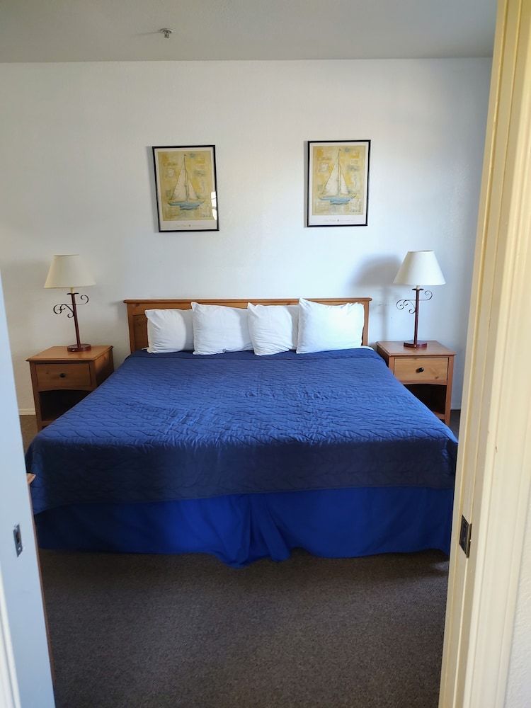 Pacific Plaza Hotel - photo 8
