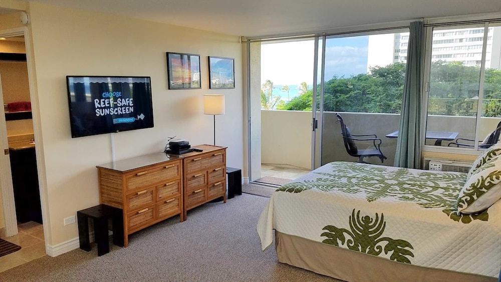 Diamond Head Beach Hotel 805 - photo 11