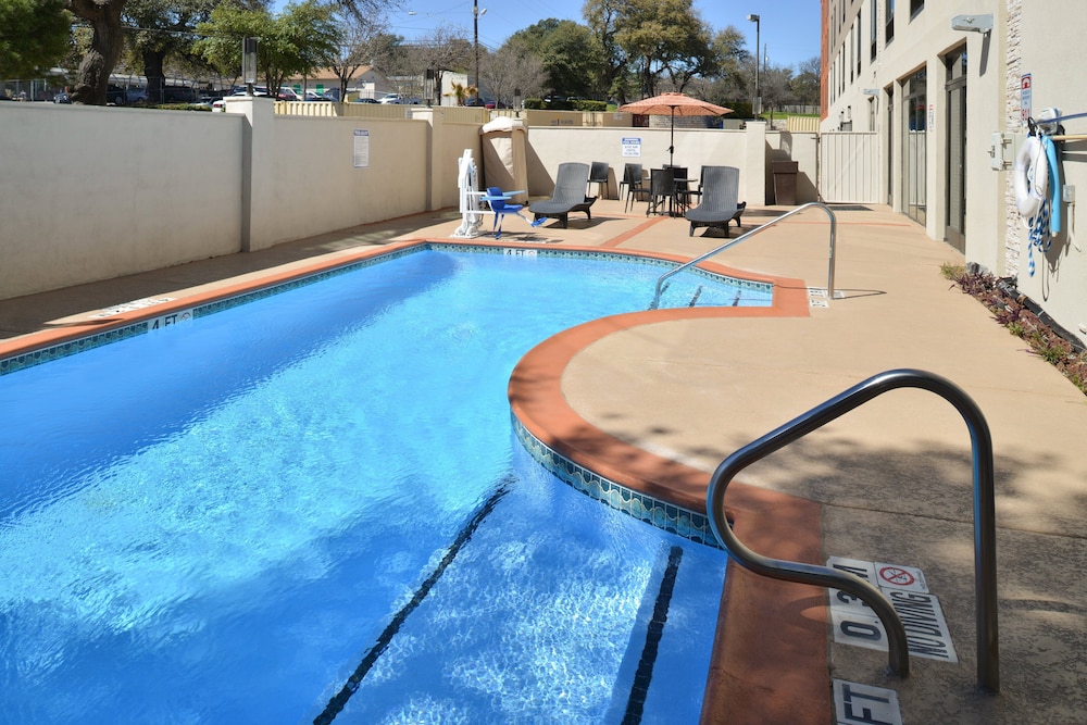 Holiday Inn Express & Suites Austin North Central by IHG - photo 22
