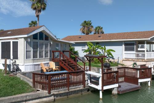 Bonnet Sea Cottage on the water LIV Resort — hotel in Port Isabel
