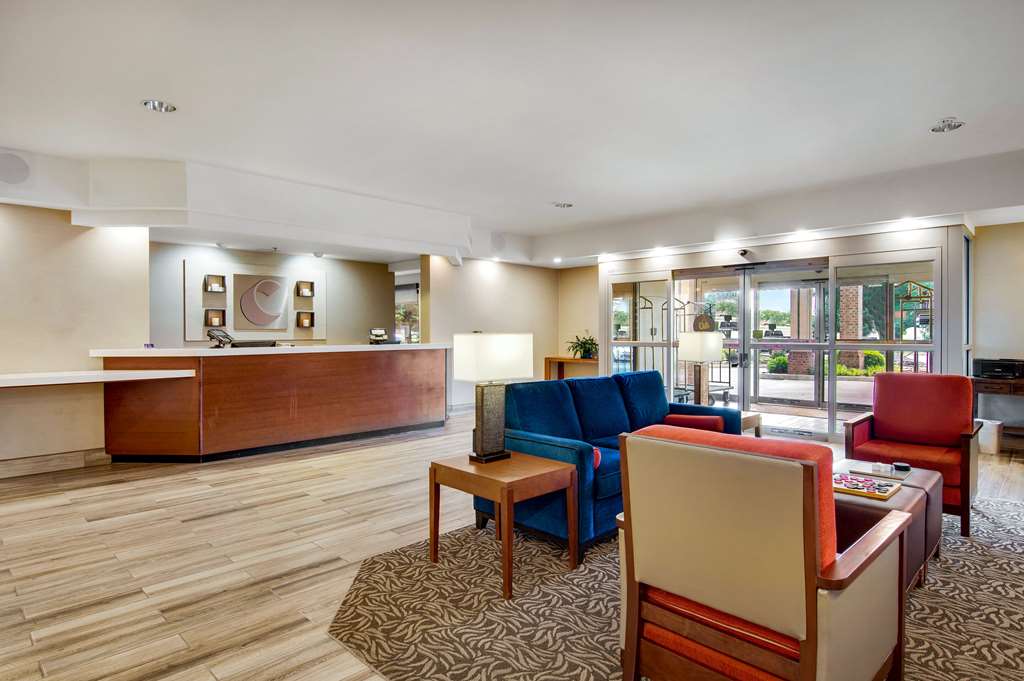 Comfort Inn Airport - photo 8