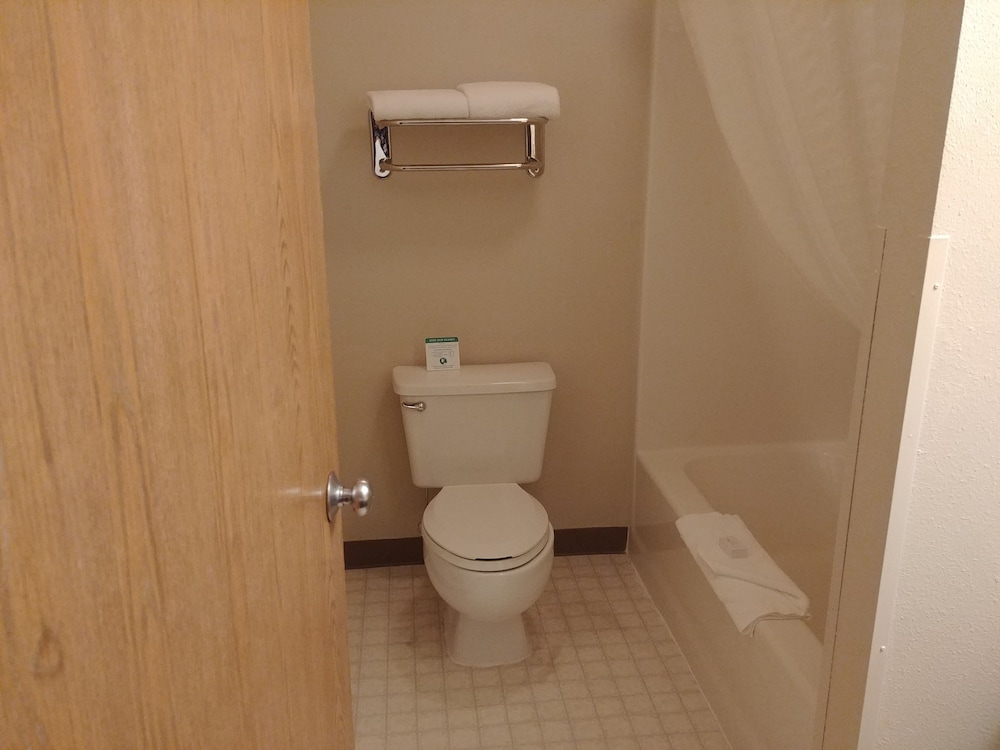 Boarders Inn & Suites by Cobblestone Hotels Broken Bow - photo 15