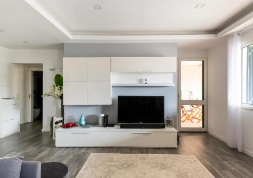 Lovely 1 bedroom apartment with parking ocean view — 4-Star Luxury Hotel in Funchal, Portugal