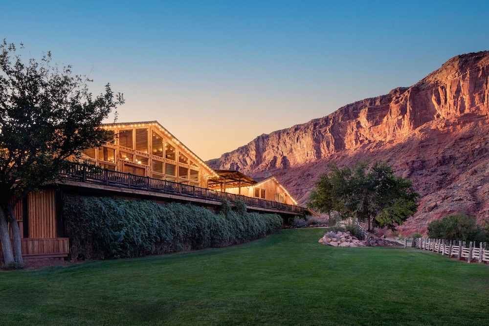 Red Cliffs Lodge - photo 48