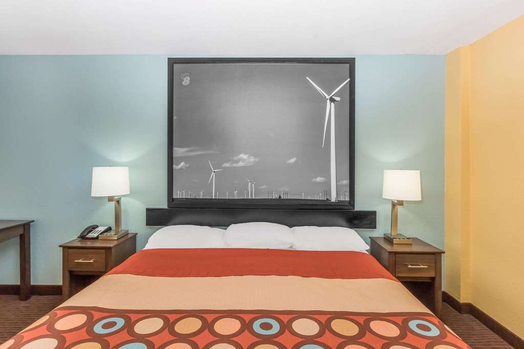 Super 8 by Wyndham Wichita Airport - photo 13