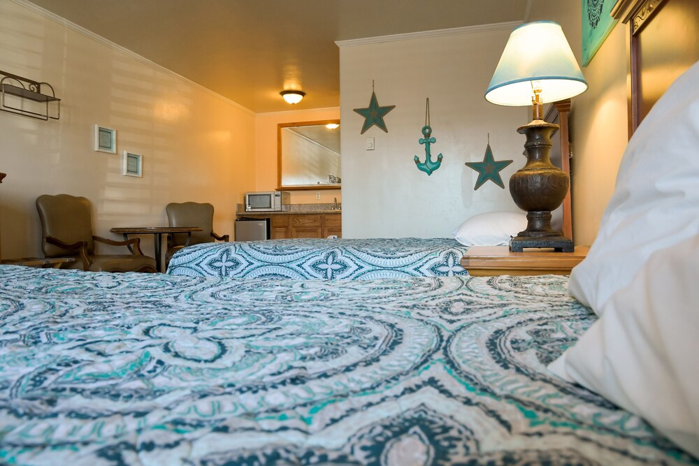 The Shores Inn and Beach Houses - photo 10