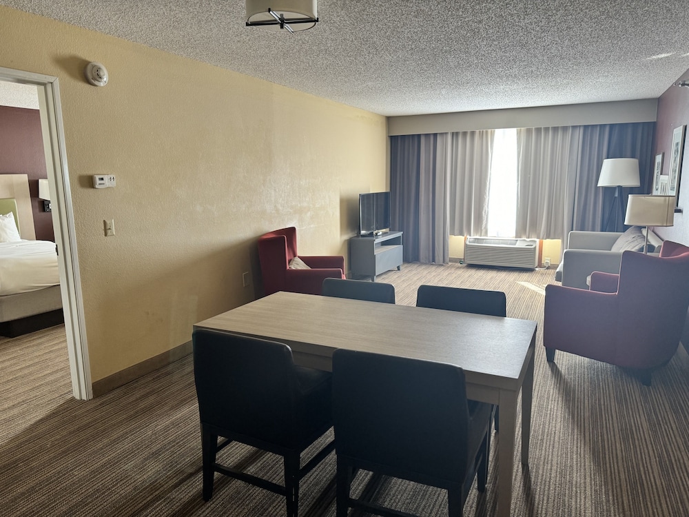 Comfort Inn & Suites St. Paul Northeast - photo 30