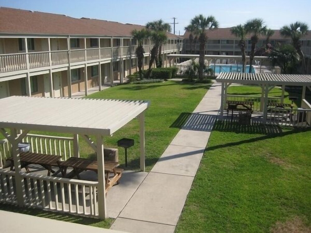Courtyard #219 - photo 22