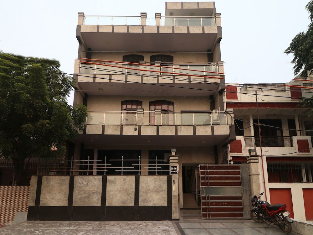 Oyo 10665 Sector 20 - last minute hotel in Noida