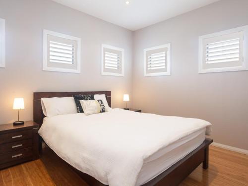 7a Judith Street stunning duplex with ducted air conditioning — Corlette — photo 5