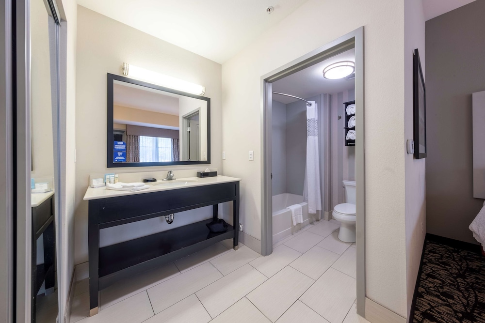 Hampton Inn & Suites DuPont - photo 30