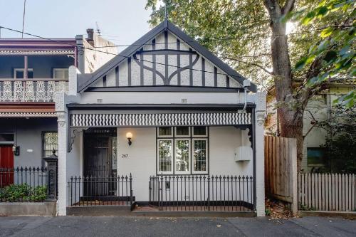 Fitz Royale Elegant Style meets Urban Energy in Melbourne, Australia