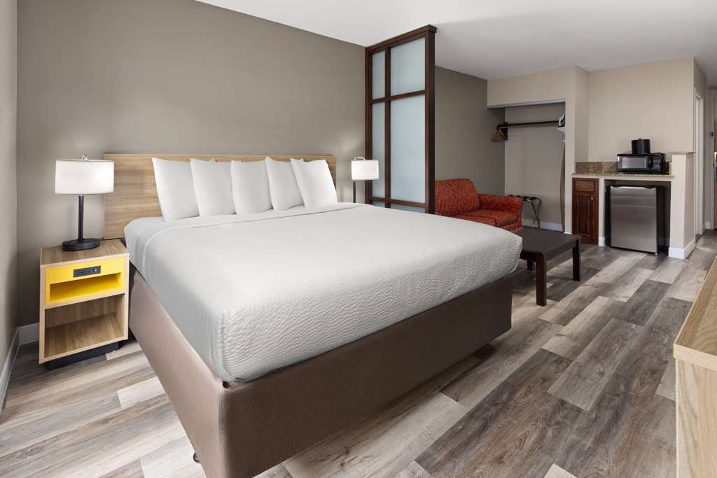 Days Inn by Wyndham Jackson Downtown - photo 8
