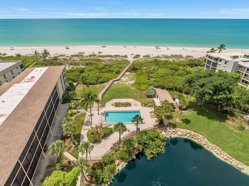 Sand Pointe 212 — 4-Star Luxury Hotel in Sanibel, United States