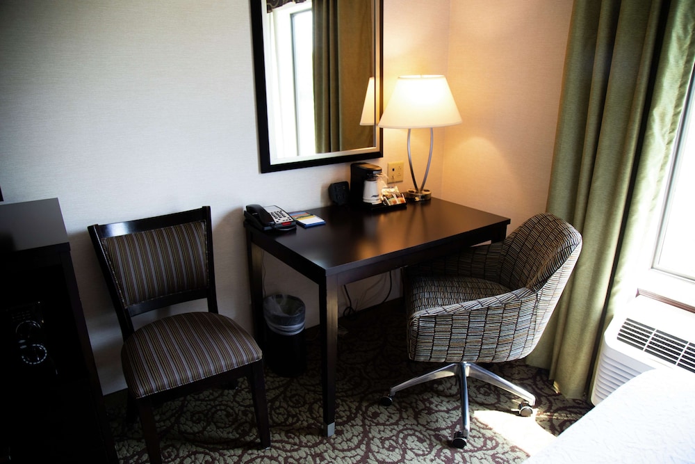Hampton Inn & Suites Sharon - photo 21