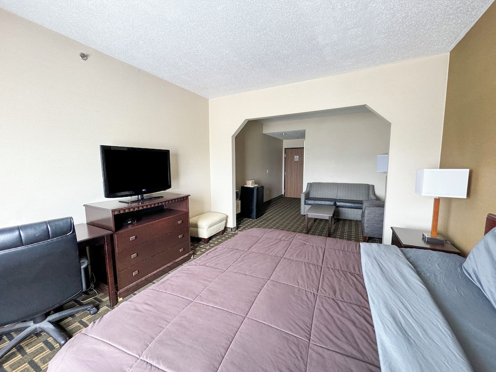 FairBridge Inn & Suites Batavia Darien Amusement Park - photo 4