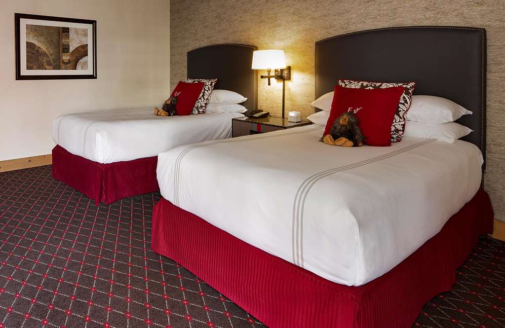The Edgewater Hotel - photo 11