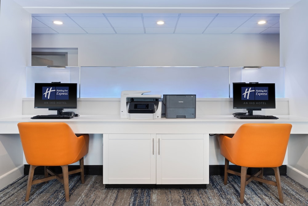 Holiday Inn Express & Suites Cincinnati Riverfront by IHG - photo 54