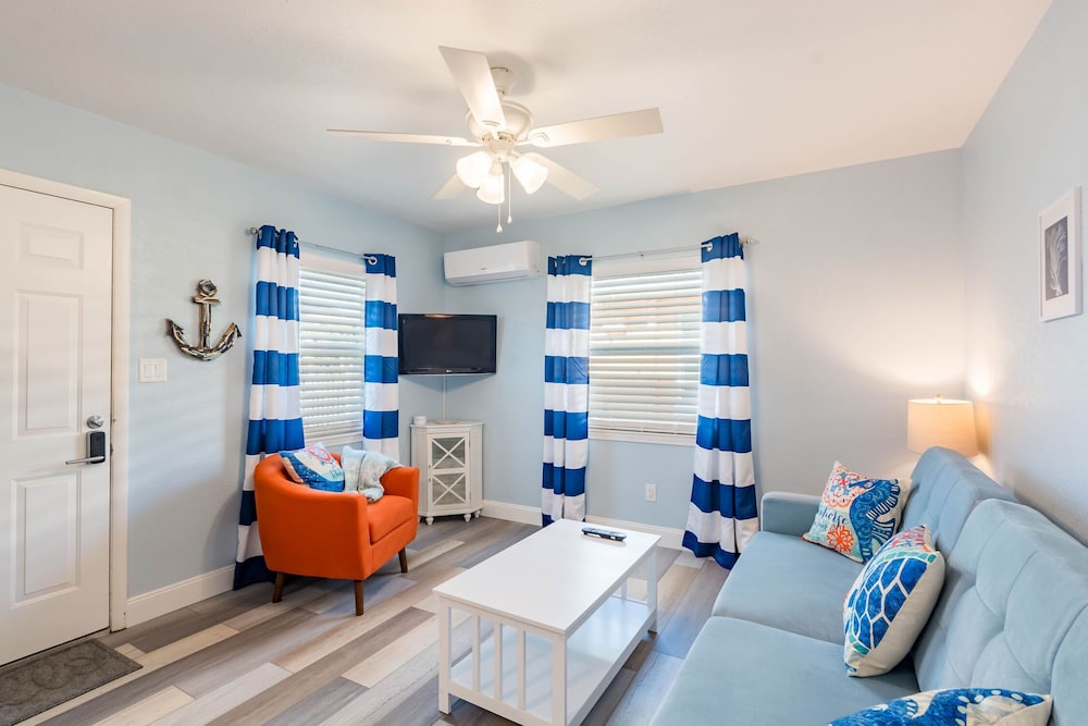 Upham Beach Inn - photo 13