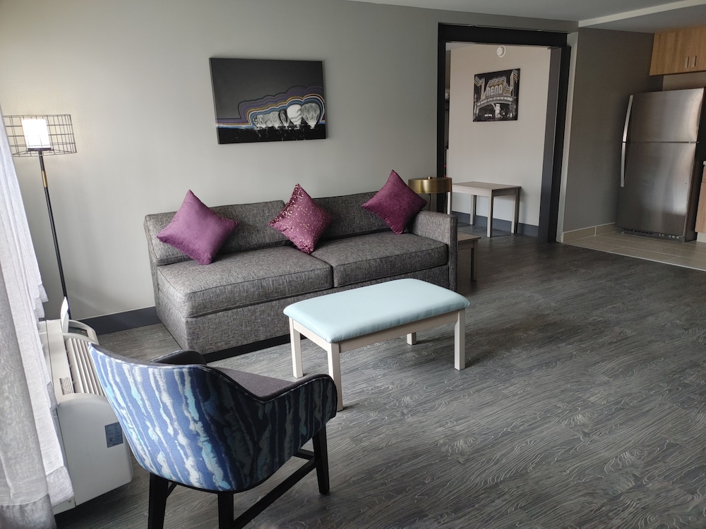 Days Inn by Wyndham Reno South - photo 12
