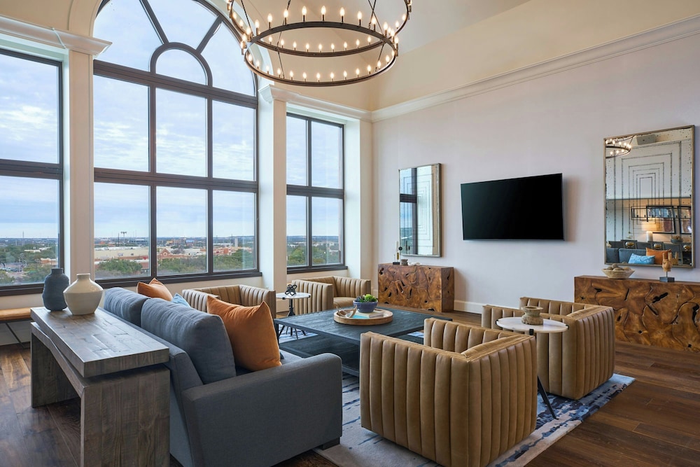 Renaissance Austin Hotel - photo 10