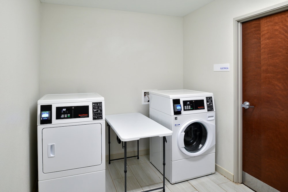 Holiday Inn Express & Suites Carthage by IHG - photo 57