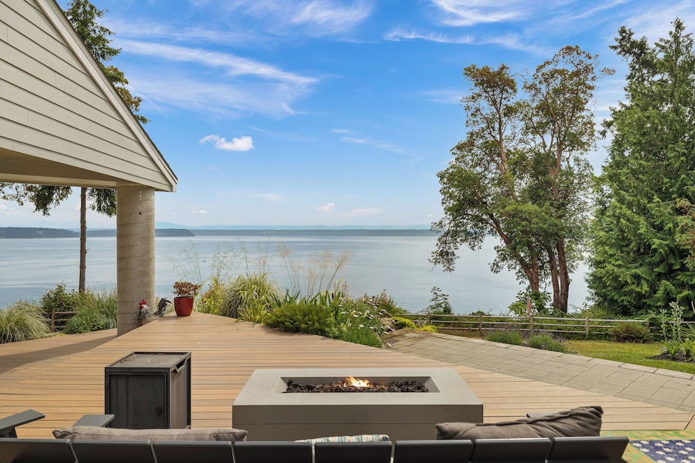 Hike Bike and Explore Oceanfront Kingston Getaway — 4-Star Luxury Hotel in Kingston, United States