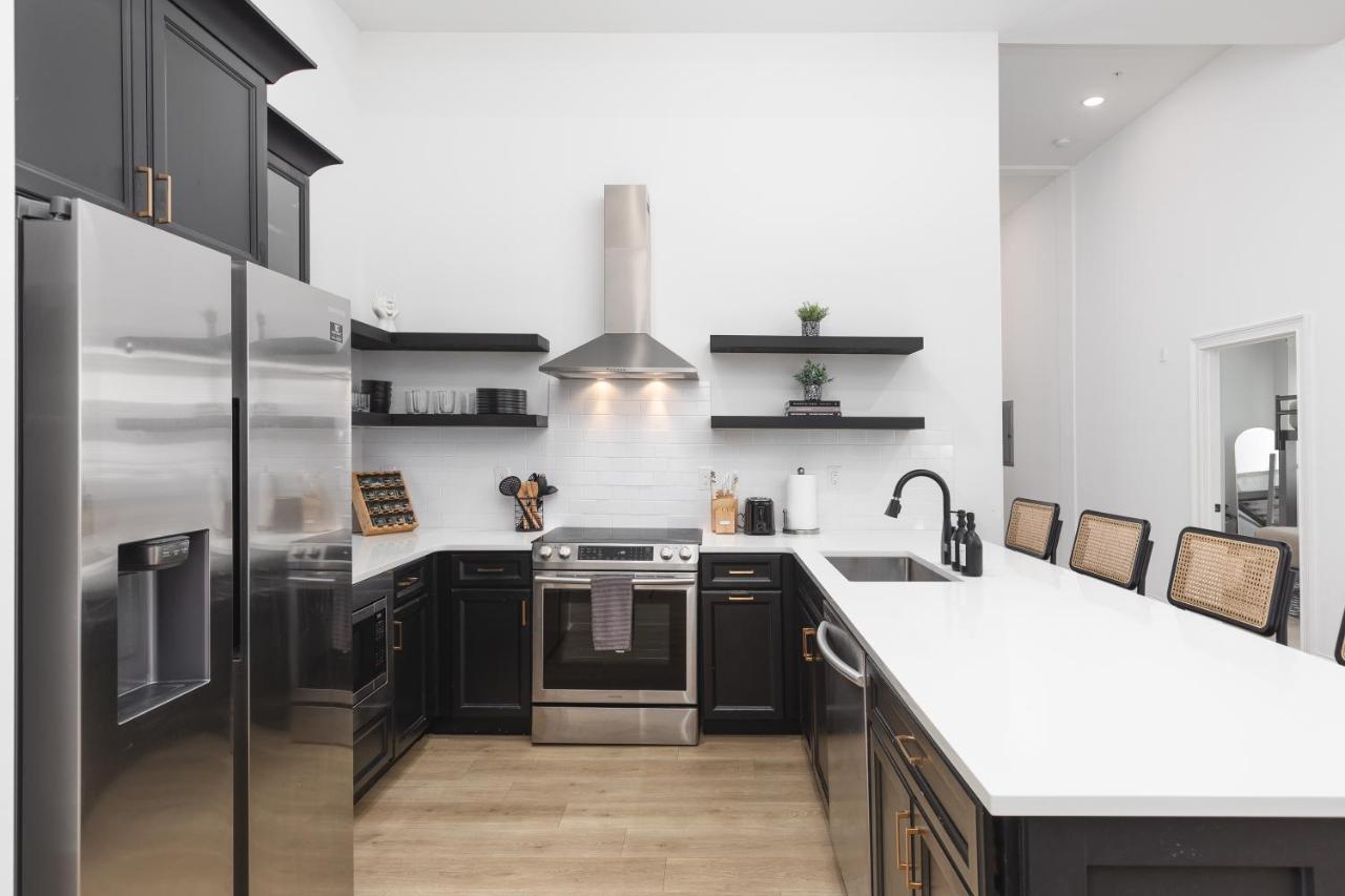 Condo 3 miles to Broadway Walk to Restaurants and Coffee — 4-Star Luxury Hotel in Nashville, United States