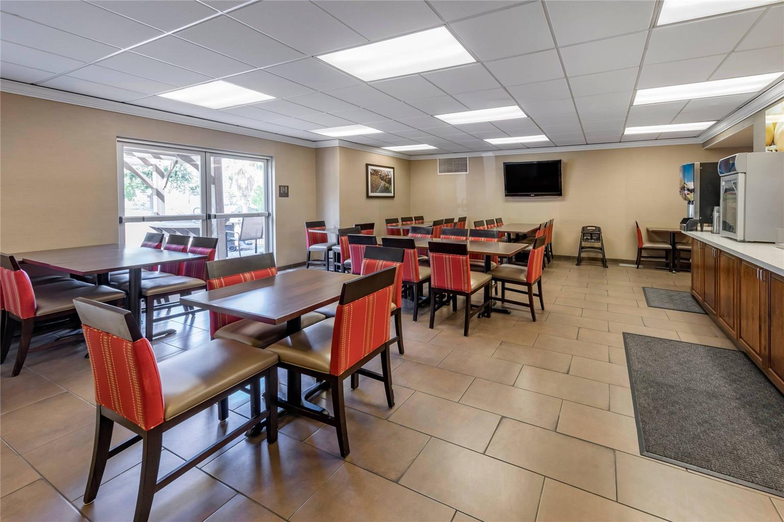 Comfort Suites Near Six Flags Magic Mountain - photo 30