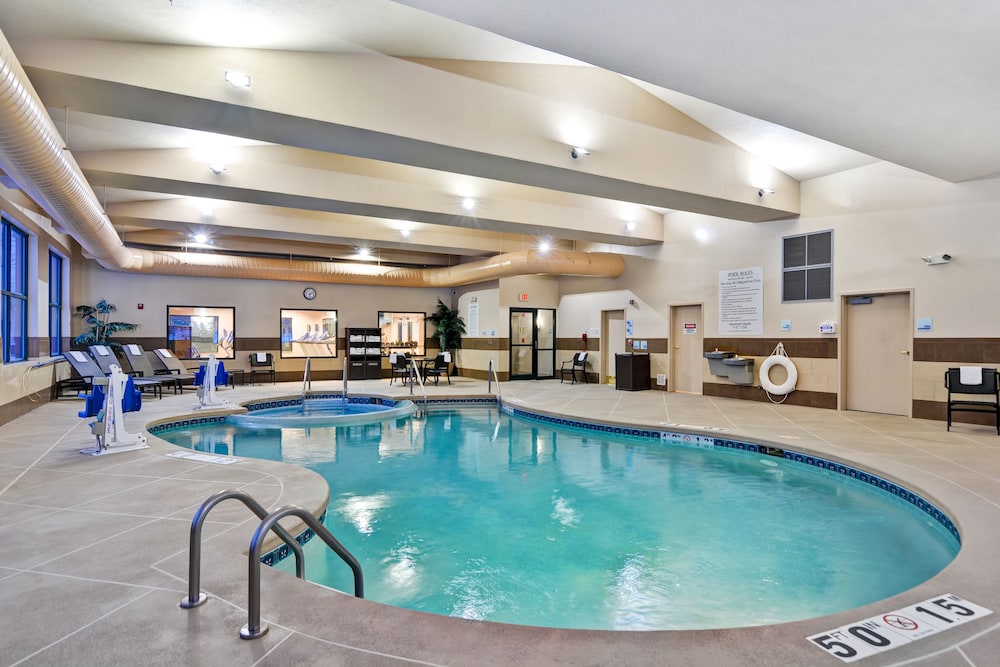 Holiday Inn Express & Suites New Berlin by IHG - photo 24