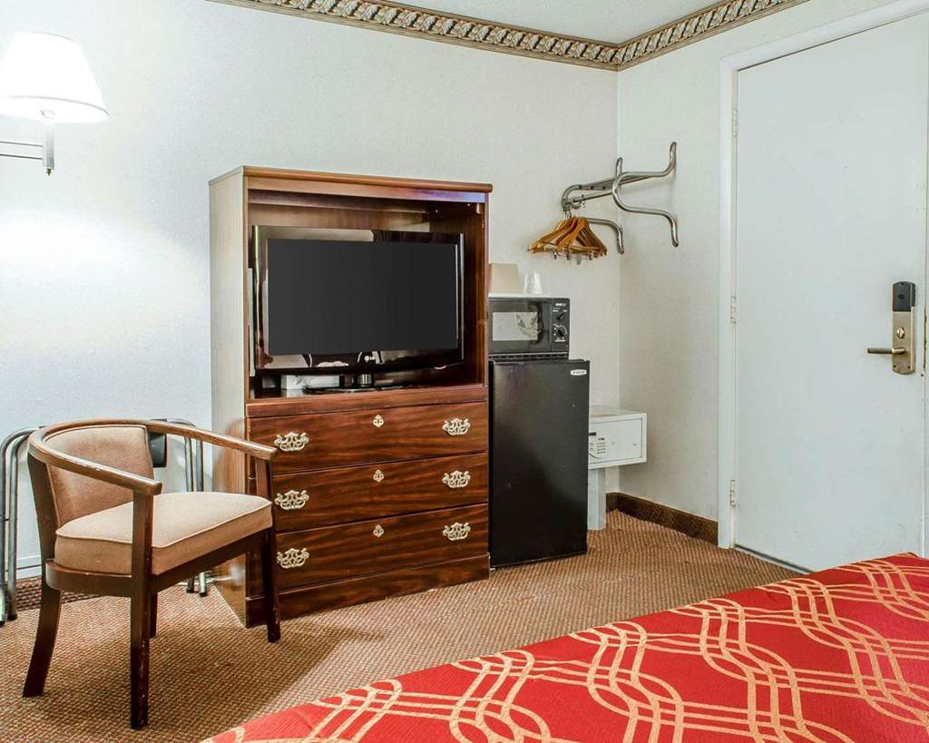 Econo Lodge Frackville - photo 21